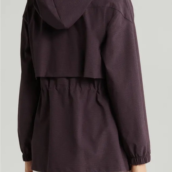 Commute Stowaway Hood Rain Jacket - Picture 3 of 7